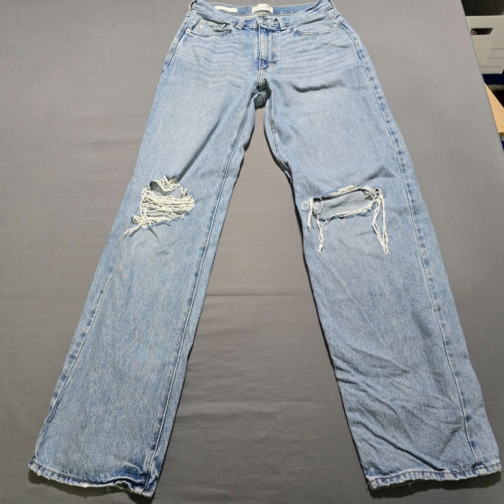 Universal Thread 90s Baggy Jeans Light Wash Distressed womens Size 00 27x32 - Picture 1 of 8